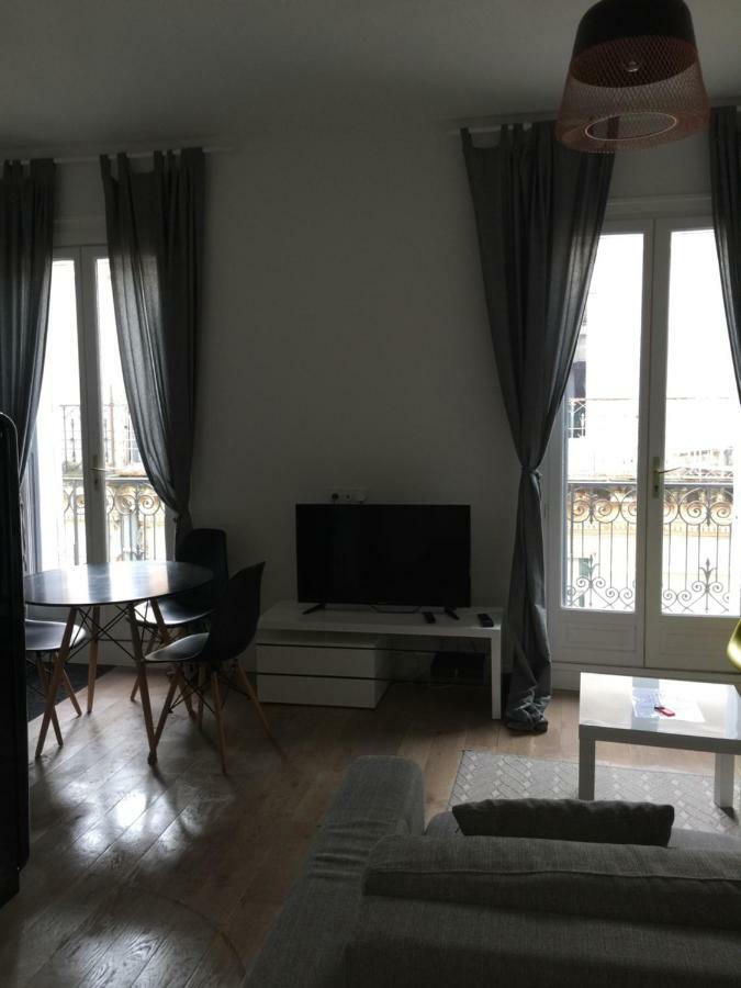 Charmant Appartement Hyper Centre Comedie モンペリエ エクステリア 写真